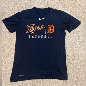 Nike detroit tigers tee size small